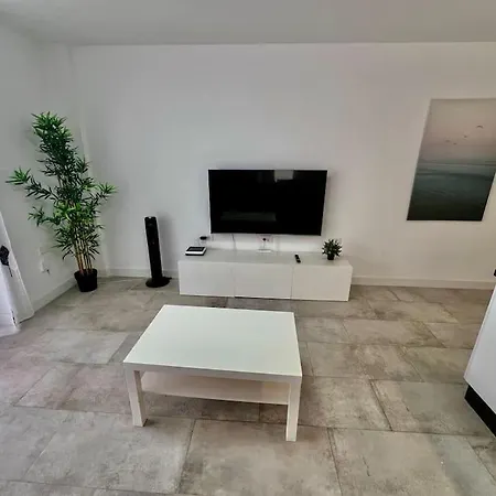 公寓 Cristianos Oasis, Modern Beachside Duplex