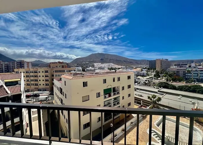 Apartmán Cristianos Oasis, Modern Beachside Duplex *