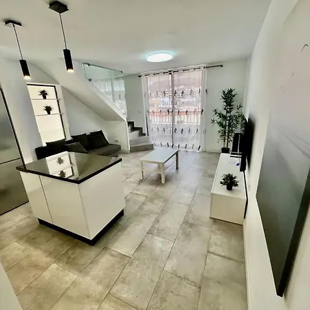 Cristianos Oasis, Modern Beachside Duplex