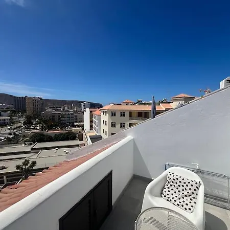 Cristianos Oasis, Modern Beachside Duplex Apartment