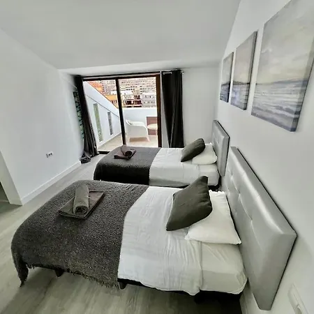 Cristianos Oasis, Modern Beachside Duplex Апартаменты Лос Кристианос