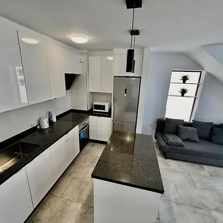 Апартаменты Cristianos Oasis, Modern Beachside Duplex *
